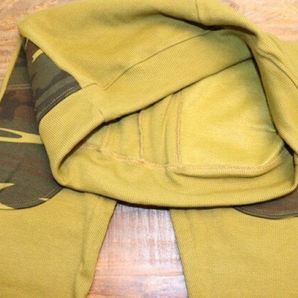 Brand New Camo Loungewear High-Quality Sweatsuit - Picture 6 of 9